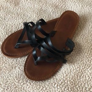 Universal Thread Sandals